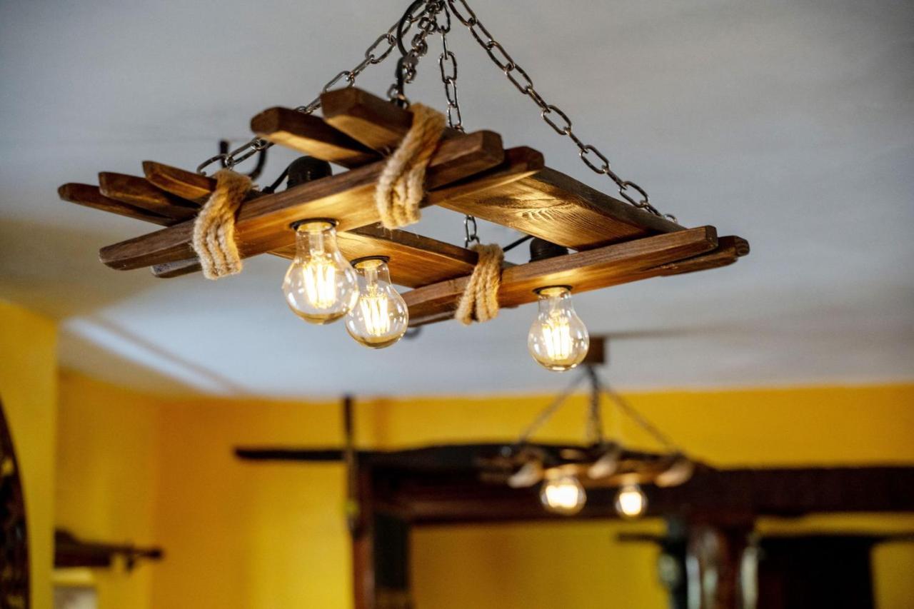 Rising Sun Pub, Restaurant And Rooms Lacock Εξωτερικό φωτογραφία