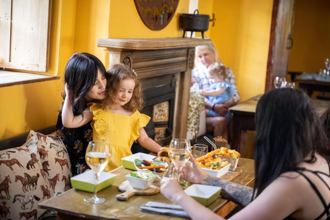 Rising Sun Pub, Restaurant And Rooms Lacock Εξωτερικό φωτογραφία